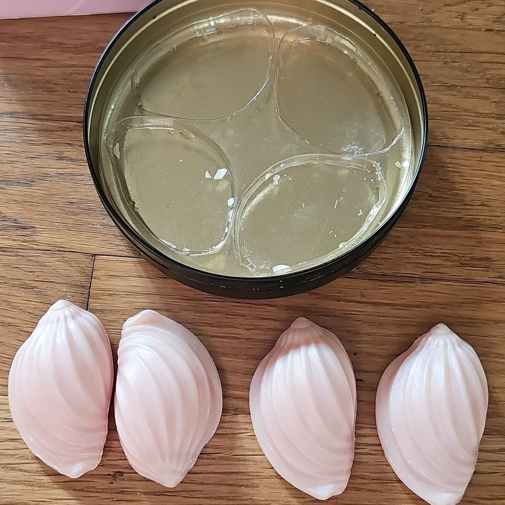Avon Sea Treasures Pink Shell Guest Soaps & Round Avon Tin New in Box